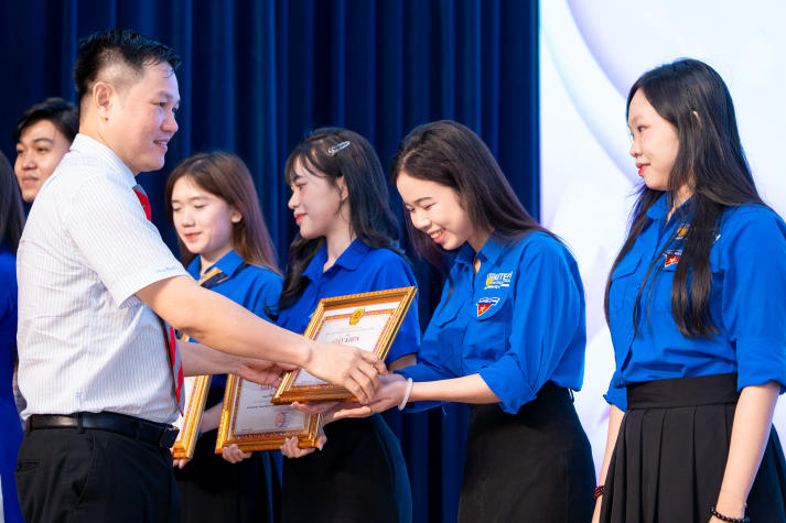 HUTECH vinh danh 269 Thanh niên tiên tiến, lan tỏa tinh thần học tập và làm theo gương Bác năm 2026 26