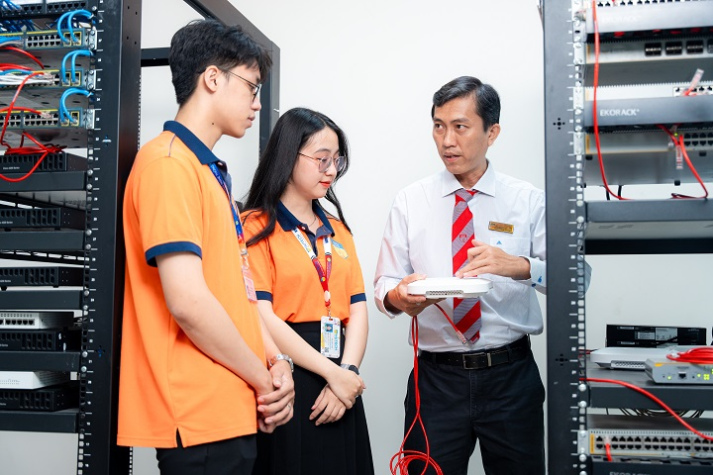 [Video] Học tập thực tiễn, phát triển toàn diện và hội nhập: 3 điểm cộng của HUTECH thu hút Gen Z 29