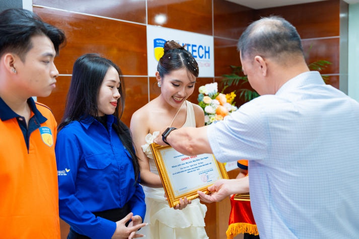 Viện Văn hóa - Nghệ thuật - Thể thao HUTECH tổng kết và phát động phong trào sinh viên năm học 2024-2025 75