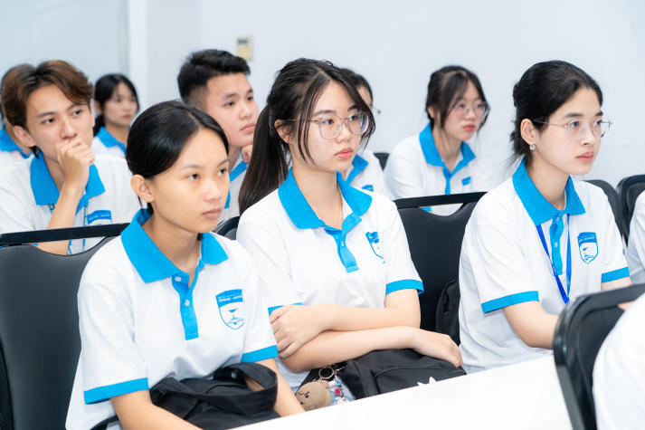 HUTECH PharmaCom Tour: Trải nghiệm thực tế - Bước đệm nghề nghiệp cho sinh viên ngành Dược 32