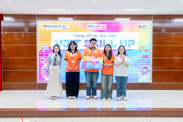 Kịch tính vòng Chung kết VJIT Skill Up 2025 với nhiều tranh biện sắc sảo 75