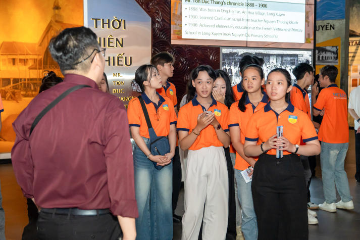 Sinh viên Viện Khoa học Ứng dụng chạm lịch sử, bồi đắp lý tưởng sống 53