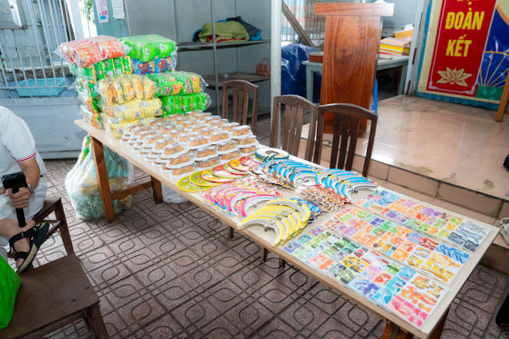 Sinh viên Khoa Thú y và hành trình thắp sáng “Vầng trăng tuổi thơ” 2025 11