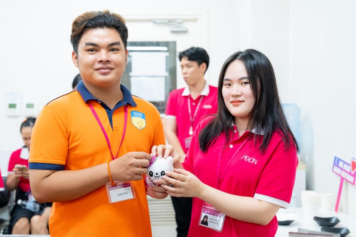 Sinh viên Khoa Nhật Bản học tích luỹ kiến thức thực tế hữu ích từ chuyến tham quan Trung tâm mua sắm AEON Bình Tân 115