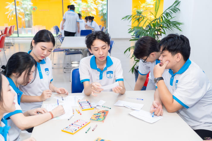 [Video] Lễ kết nghĩa Dược Khoa 2026: Chuyện học, chuyện nghề nối nhịp các thế hệ dược sĩ tương lai 131