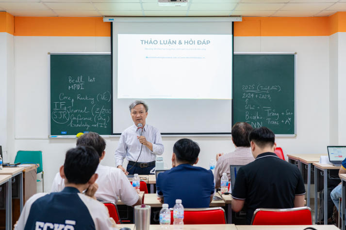 Giảng viên Khoa Công nghệ thông tin nâng cao năng lực viết và công bố nghiên cứu quốc tế 94