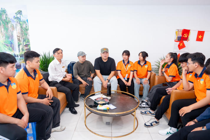 Sinh viên ngành Quản lý thể dục thể thao “đột nhập” Văn phòng đại diện VTV Times, khám phá thế giới truyền thông thể thao 36