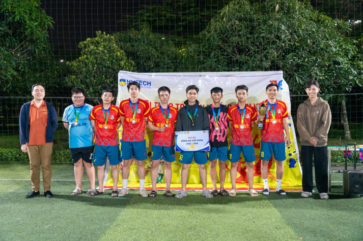 [Ảnh] Bế mạc Hội thao sinh viên Khoa Xây dựng và Viện Khoa học Ứng dụng: Lan tỏa sức trẻ, khép lại mùa giải sôi nổi 37