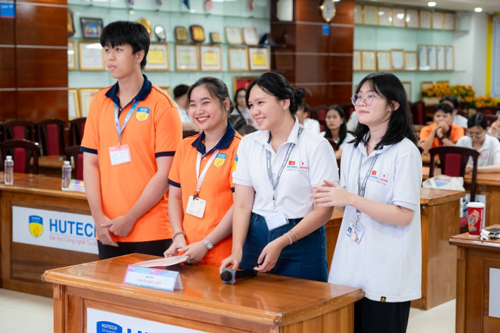 Kịch tính vòng Chung kết VJIT Skill Up 2025 với nhiều tranh biện sắc sảo 40