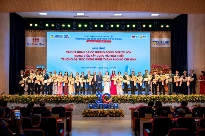 HUTECH long trọng kỷ niệm 30 năm thành lập: Một hành trình, triệu khát vọng bền vững 128