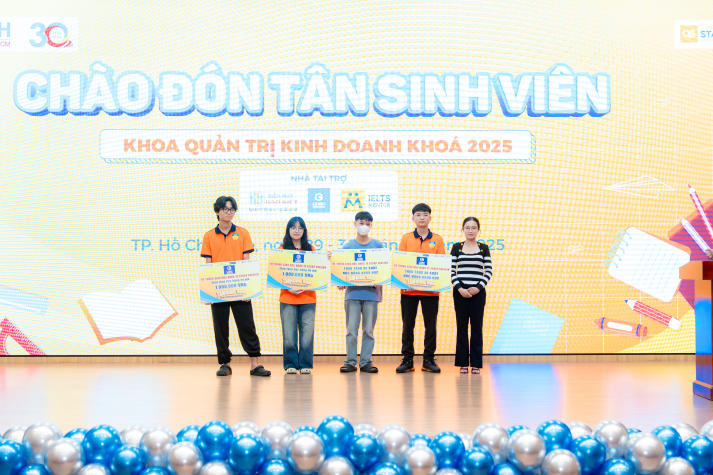 Khoa Quản trị kinh doanh chào đón tân sinh viên khoá 2025: Sẵn sàng hội nhập, vững bước tương lai 33