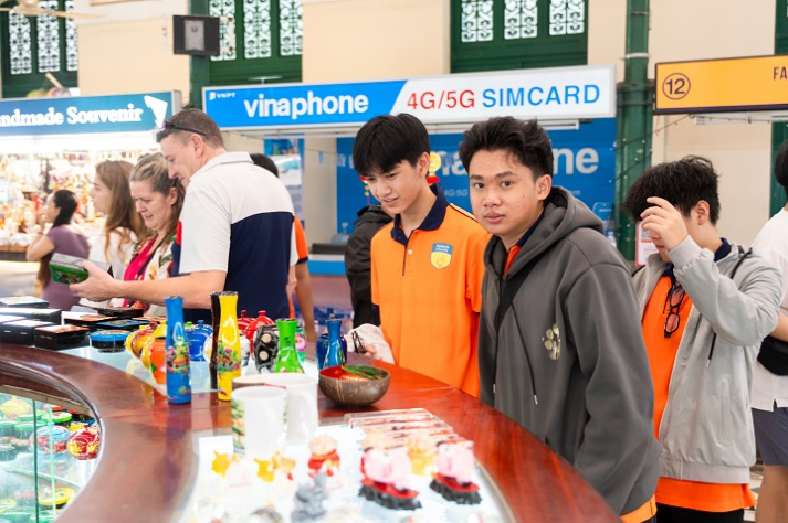 Sinh viên VKIT tiếp nối hành trình khám phá di sản tại Bảo tàng TP.HCM và Dinh Độc Lập 62