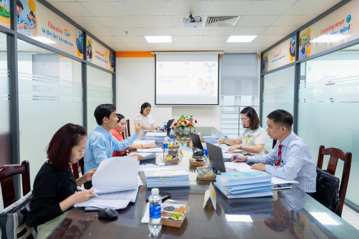 HUTECH tổ chức bảo vệ luận văn, đề án Thạc sĩ ngành Quản trị kinh doanh 43