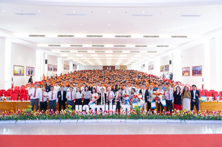 Tân sinh viên Khoa Công nghệ thông tin nắm bắt chiến lược học tập hiệu quả từ chuyên gia 141