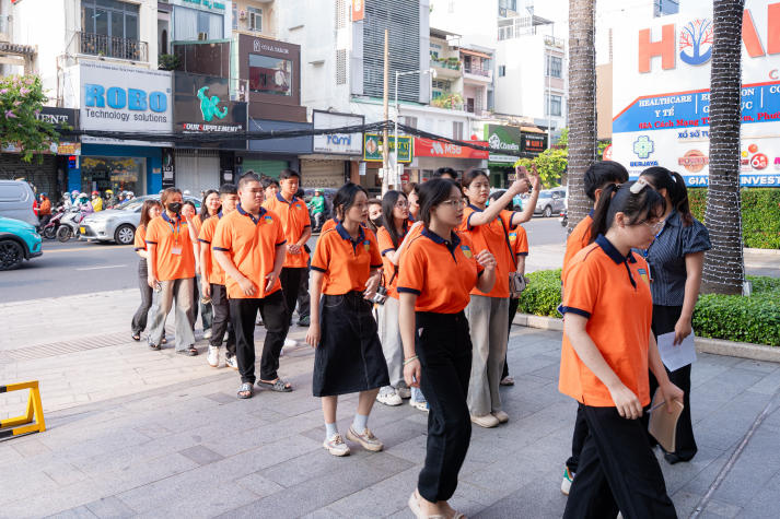 Sinh viên Khoa Tài chính - Thương mại HUTECH mở rộng góc nhìn nghề nghiệp tại Vietbank 24