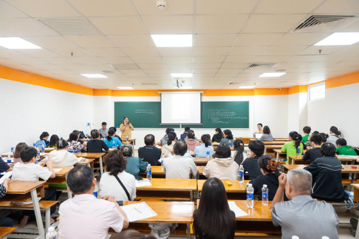 "Cha mẹ đồng hành cùng con" - HUTECH cùng Quỹ S-Seeds lan tỏa giá trị đồng hành từ gia đình 15