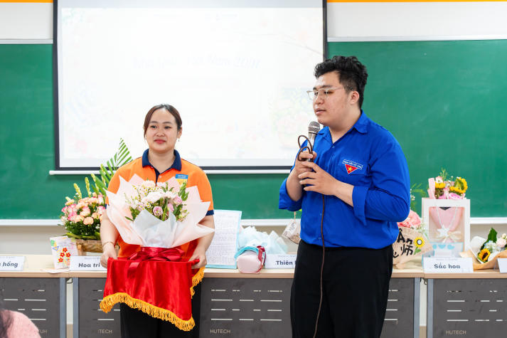 [Ảnh] Tri ân người lái đò: Hoa thay lời cảm mến của sinh viên Trung Quốc học trong ngày Nhà giáo Việt Nam 51