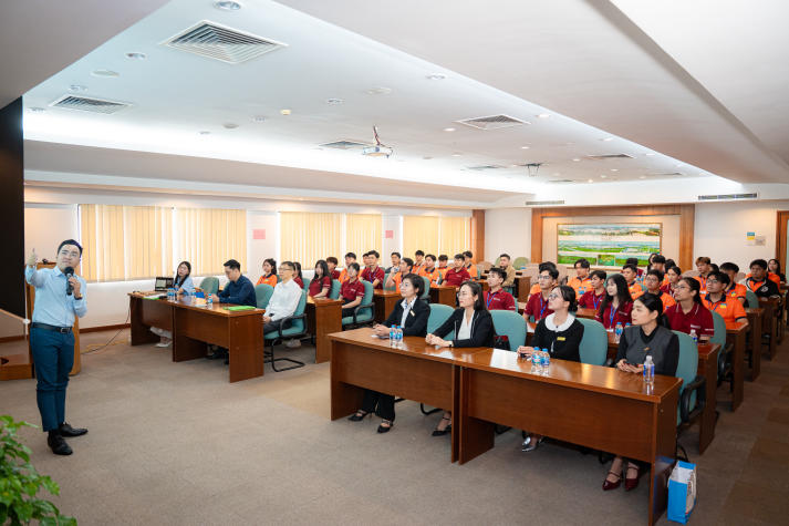 [Video] Trải nghiệm thực tế: Sinh viên Viện Đào tạo quốc tế học Logistics tại Kho Ngoại quan Tân Thuận 14