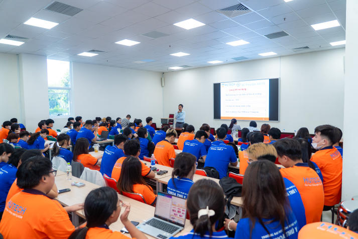 Khoa Thú y trang bị quy trình an toàn phòng thí nghiệm cho sinh viên 39