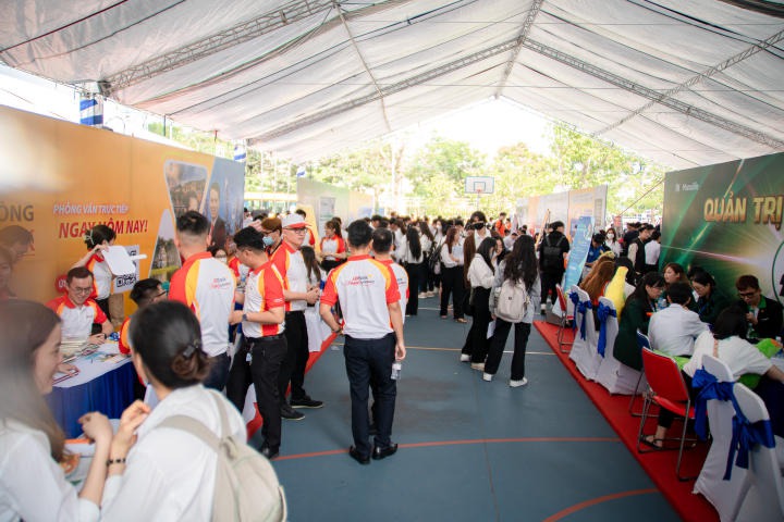 66 doanh nghiệp “đổ bộ” HUTECH Career Day 2023 mang đến hơn 4.800 đầu việc cho sinh viên 289