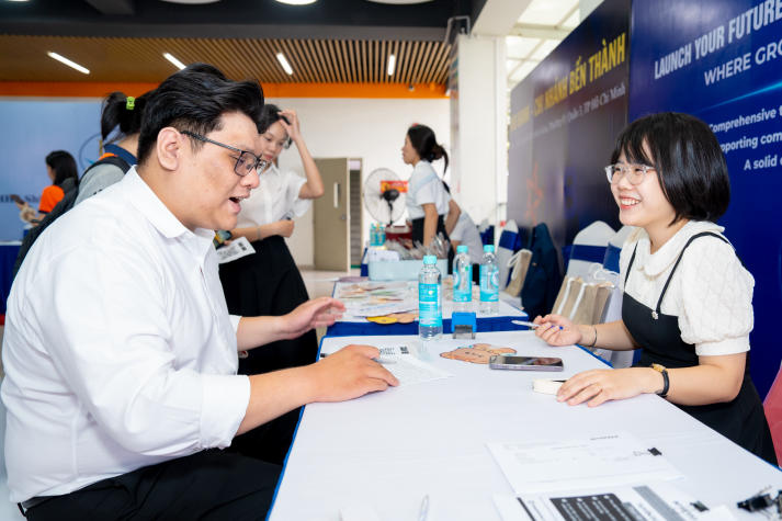 Hơn 7.000 cơ hội việc làm đón chờ sinh viên trong HUTECH Job Fair 2026 vào 07/5 tới 32