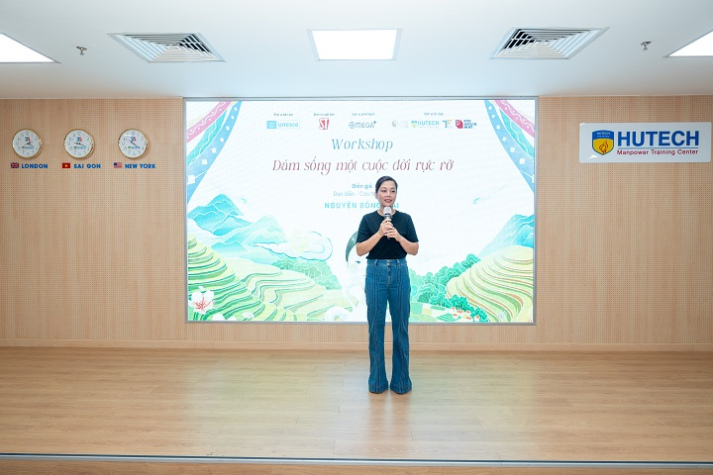 “Dám sống một cuộc đời rực rỡ”: Khi sinh viên HUTECH chạm vào văn hóa qua lăng kính của Đạo diễn - Cựu nhà báo Nguyễn Bông Mai 10