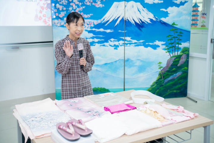 Sinh viên Khoa Nhật Bản học tìm hiểu về trang phục truyền thống của đất nước mặt trời mọc 20