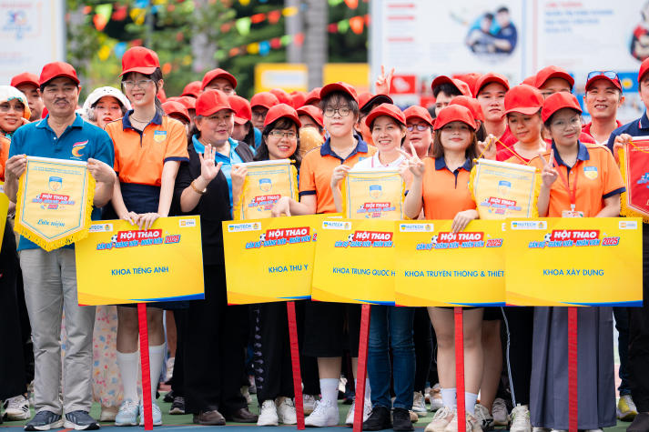 [Video] Sôi động, gắn kết và bùng nổ tại Hội thao Cán bộ - Giảng viên - Nhân viên HUTECH 2025 119