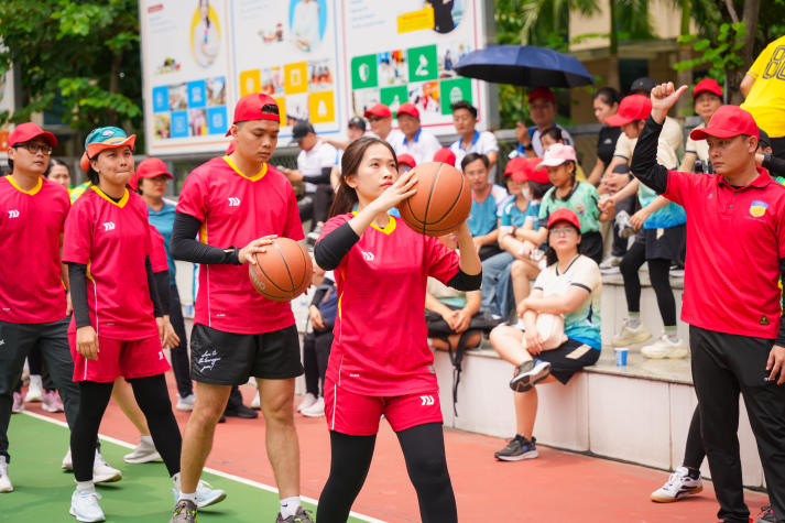 [Video] Sôi động, gắn kết và bùng nổ tại Hội thao Cán bộ - Giảng viên - Nhân viên HUTECH 2025 256