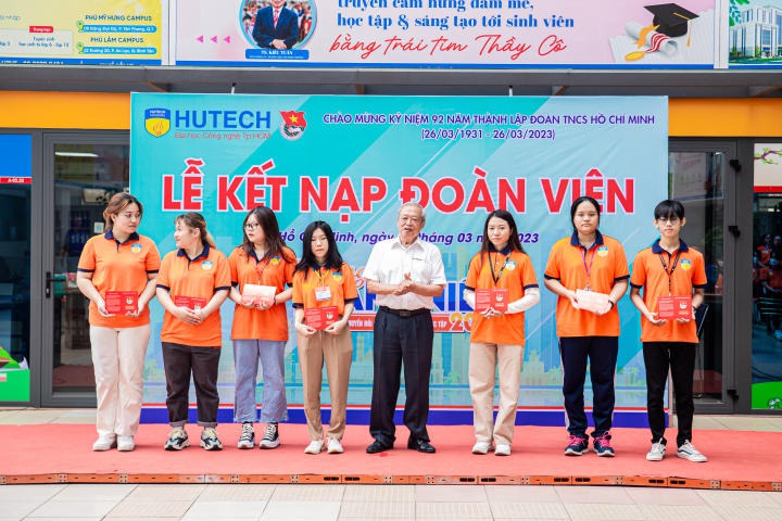 136 sinh viên HUTECH được kết nạp vào Đoàn Thanh niên Cộng sản Hồ Chí Minh 79