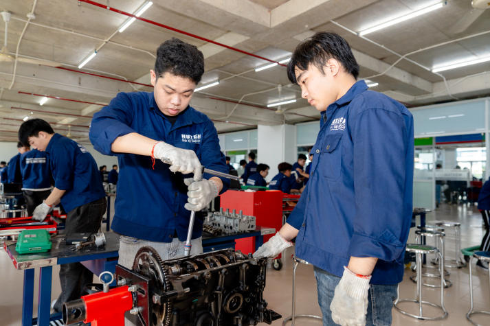 [Hướng nghiệp 2026] Học Công nghệ kỹ thuật ô tô có được thực hành với máy móc thật? 45