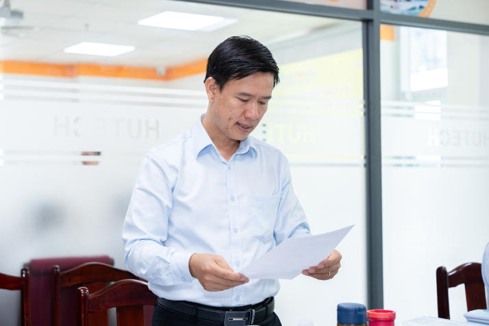 Tư duy pháp lý gắn liền thực tế được thể hiện tại buổi bảo vệ luận văn Thạc sĩ ngành Luật kinh tế 60