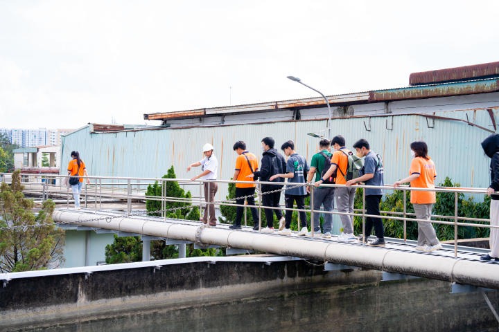 Sinh viên ngành Kỹ thuật môi trường HUTECH tham quan thực tế tại Nhà máy xử lý nước thải KCN Tân Bình 60