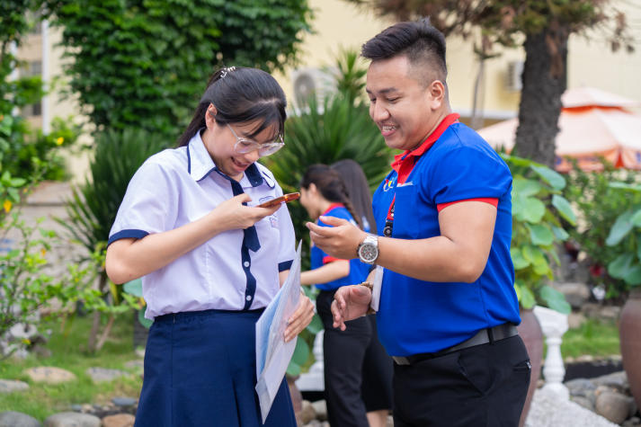 Tuổi trẻ HUTECH tiếp sức sĩ tử 2k8 trong ngày thi tốt nghiệp THPT 2026 31