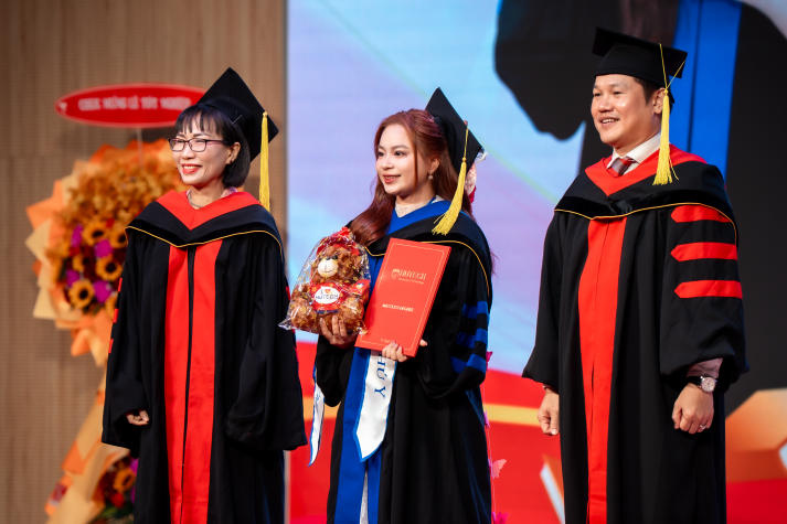 Lễ trao bằng tốt nghiệp HUTECH: Dấu son cho hành trình bền bỉ chinh phục tri thức 38