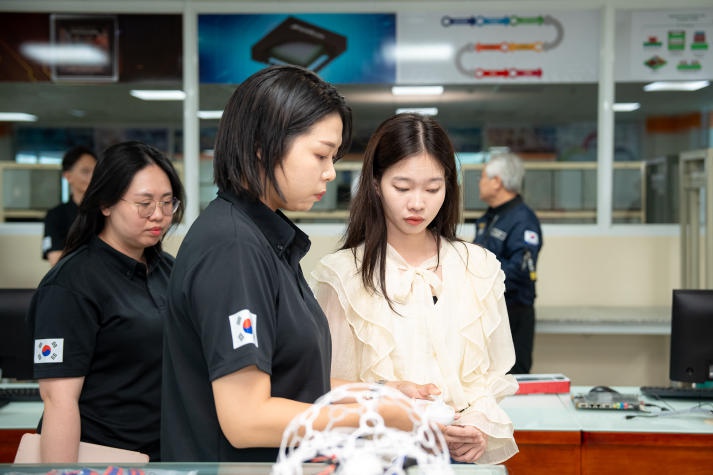 [Video] HUTECH khánh thành Trung tâm đào tạo và nghiên cứu Thiết bị bay không người lái - AI Drone 70