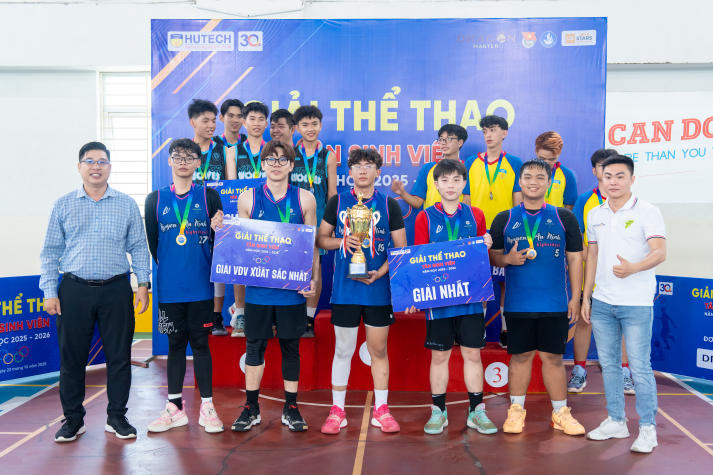 Ngôi Vô địch môn Bóng rổ Giải thể thao chào đón tân sinh viên thuộc về đội The Crew 78