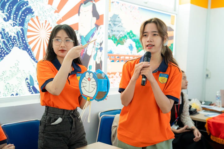 Sinh viên Khoa Nhật Bản học HUTECH tìm hiểu về Trung thu và thiết kế lồng đèn cùng sinh viên Nhật Bản 87