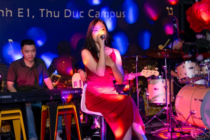 Sinh viên Quan hệ công chúng trình làng các video phóng sự và tỏa sáng tại Đêm tiệc "Dạ Huyền" 178