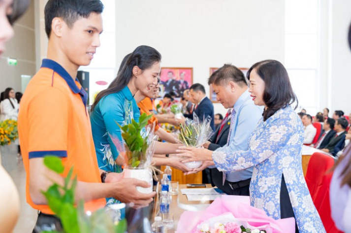 [Video] HUTECH long trọng tổ chức Lễ kỷ niệm 41 năm Ngày Nhà giáo Việt Nam 264