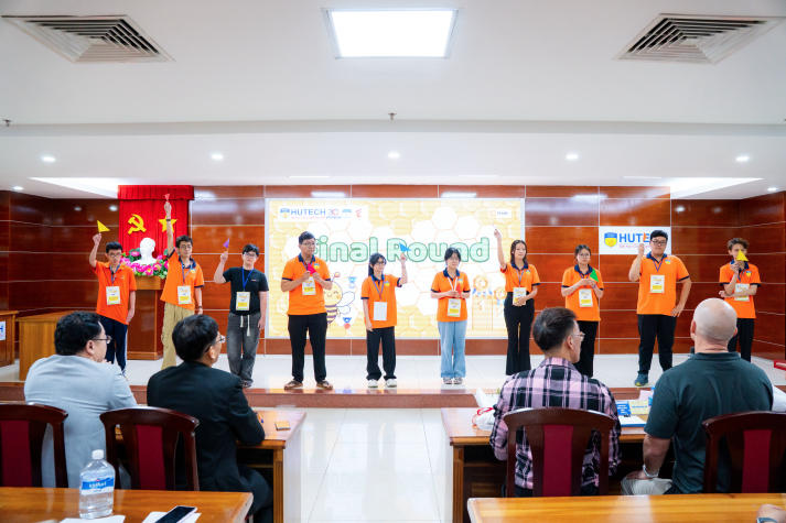HUTECH Spelling Bee 2025: “Đấu trường từ vựng” của những bản lĩnh trẻ 73