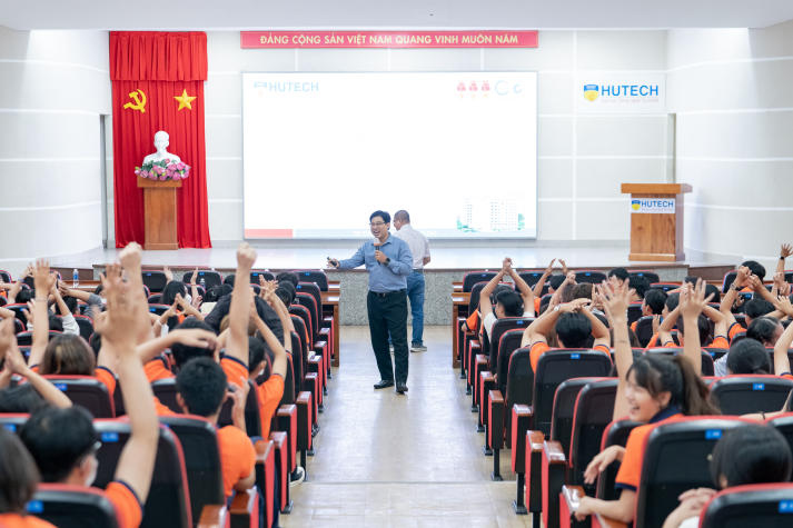 HUTECH sẽ tập huấn Ban cán sự lớp khóa 2025 vào 25-26/9 tới 37