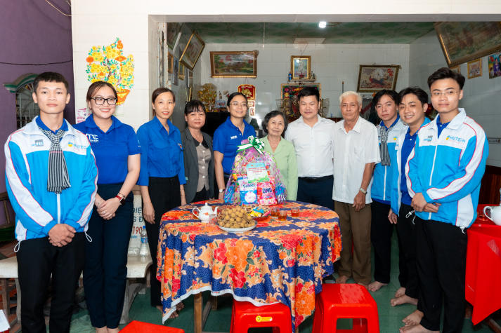 Chiến sĩ Mùa hè xanh HUTECH vun đắp lòng biết ơn, gìn giữ truyền thống dân tộc hướng về Ngày Thương binh - Liệt sĩ 23