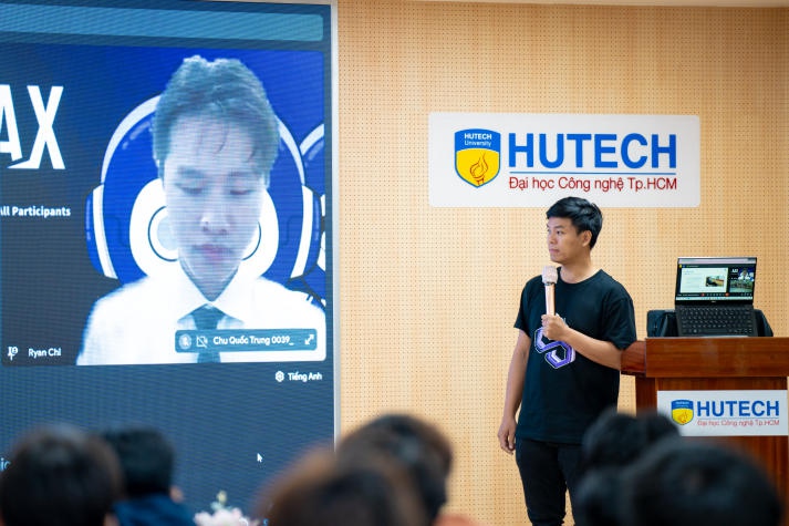 Cập nhật thông tin về xu hướng kinh tế áp dụng Blockchain - AI cho sinh viên Khoa Công nghệ thông tin HUTECH 67