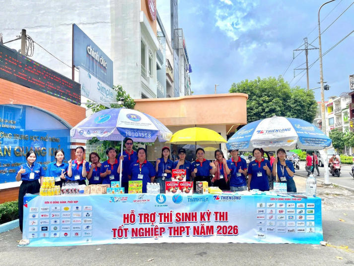 220 tình nguyện viên HUTECH sẵn sàng tiếp sức sĩ tử tại 5 điểm thi tốt nghiệp THPT 2026 20