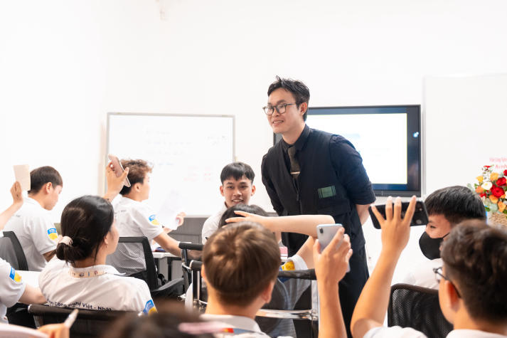 Sinh viên năm nhất ngành Du lịch VJIT định hướng nghề cùng Hành Trình Vàng Travel 26