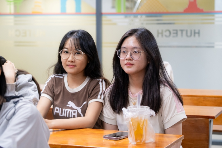 Sinh viên Khoa Tiếng Anh khai mở cơ hội nghề nghiệp trong lĩnh vực CSKH và Call Center 36