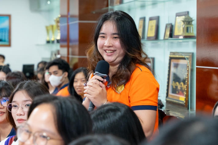 Chuyên gia Hàn Quốc định hướng về thị trường nghề nghiệp cho sinh viên khoa Hàn Quốc học 71