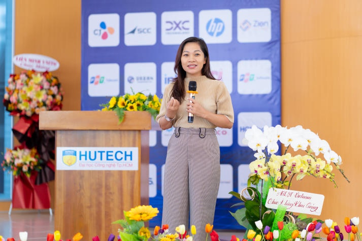 Tân sinh viên Khoa Công nghệ thông tin nắm bắt chiến lược học tập hiệu quả từ chuyên gia 57