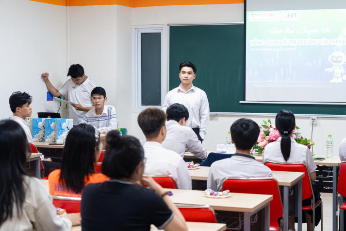 Sinh viên Khoa Tài chính - Thương mại HUTECH "giải mã" cơ hội đầu tư chứng khoán 41